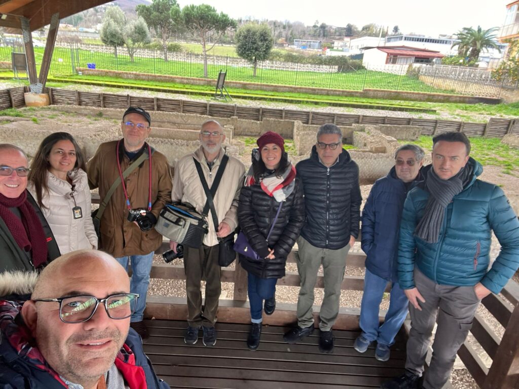 Antica via Consolare Campana: la foto di gruppo alla Villa del Torchio di Quarto